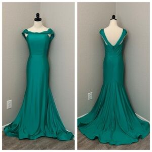 NEW JOVANI SZ 12 GREEN OFF ON SHOULDER STRETCH MATERIAL FORMAL EVENING GOWN